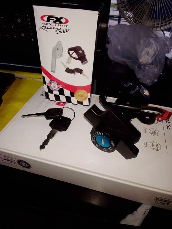 IGNITION SWITCH & LOCK SET CT100