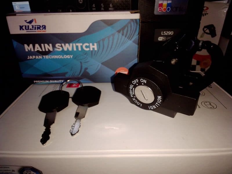 IGNITION SWITCH & LOCK SET CT100